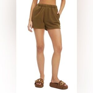 Good American Oversized Short in Sea Turtle